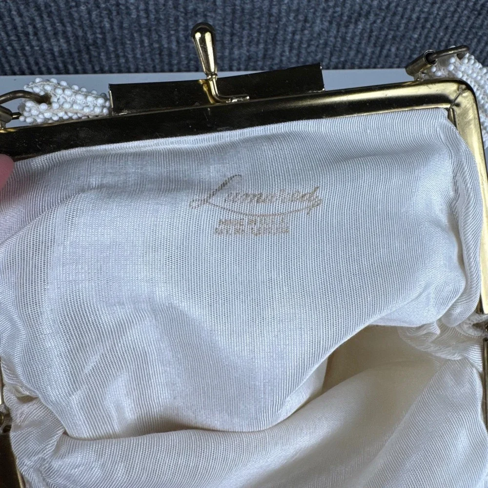 Lumured Vintage Beaded Handbag‎ Ivory White Made in Italy Kiss Lock Evening Bag